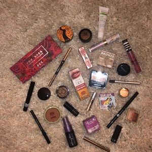 LOT OF AND UNUSED MAKEUP!!💜💜